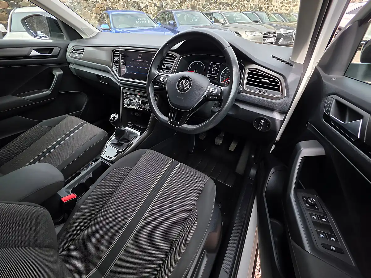 Used 2019 Volkswagen T-Roc Design White - Interior and Exterior details 8