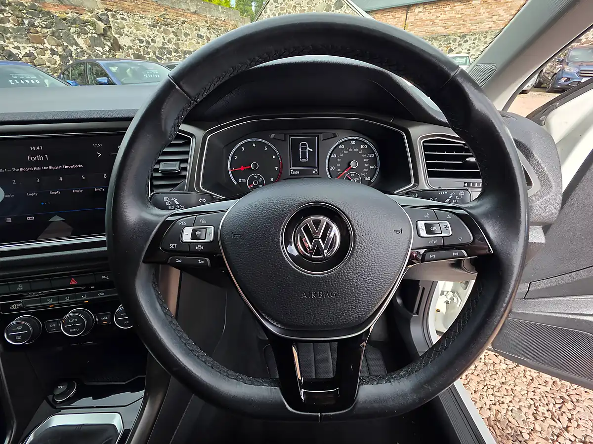 Used 2019 Volkswagen T-Roc Design White - Interior and Exterior details 9