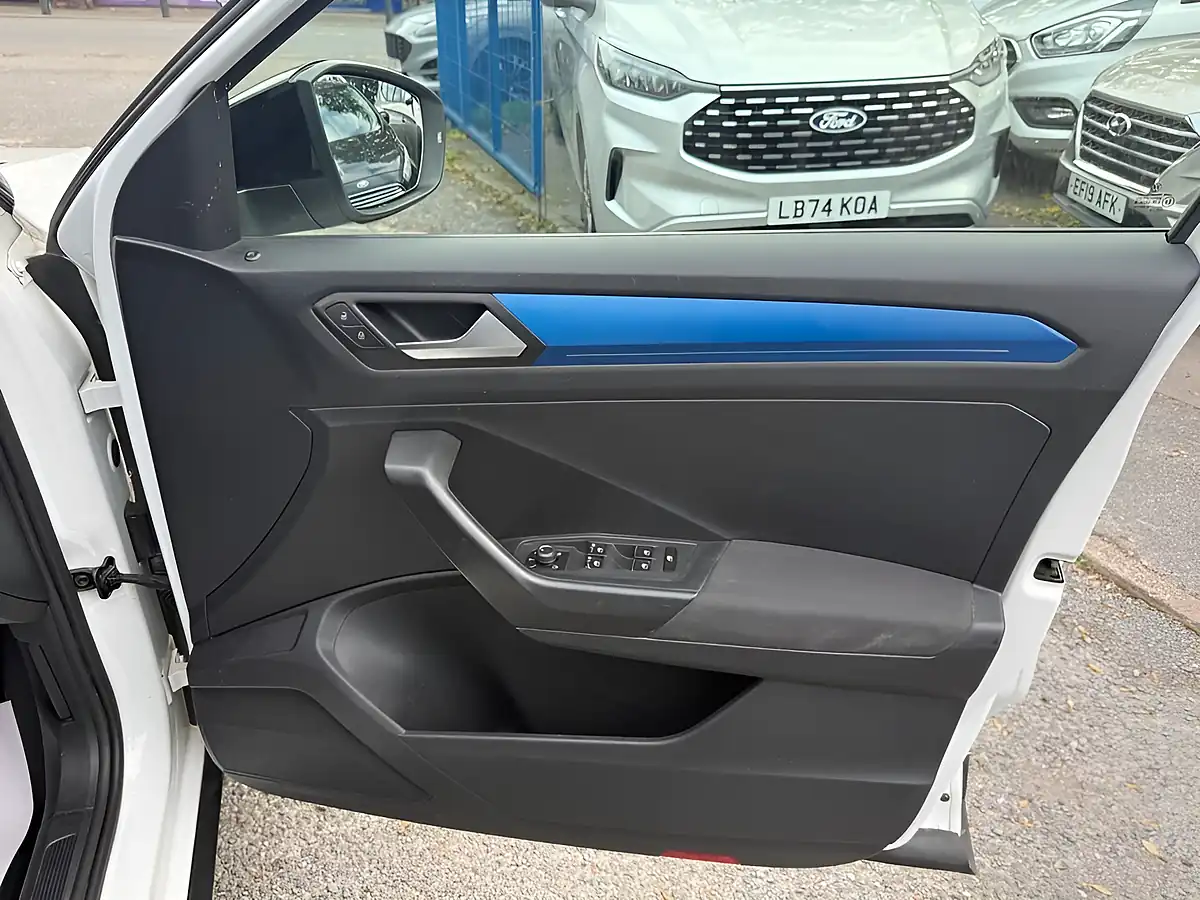 Used 2019 Volkswagen T-Roc Design White - Interior and Exterior details 12