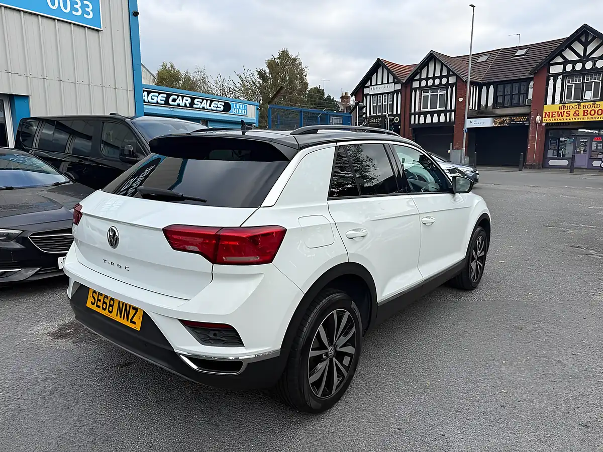 Used 2019 Volkswagen T-Roc Design White - Interior and Exterior details 3