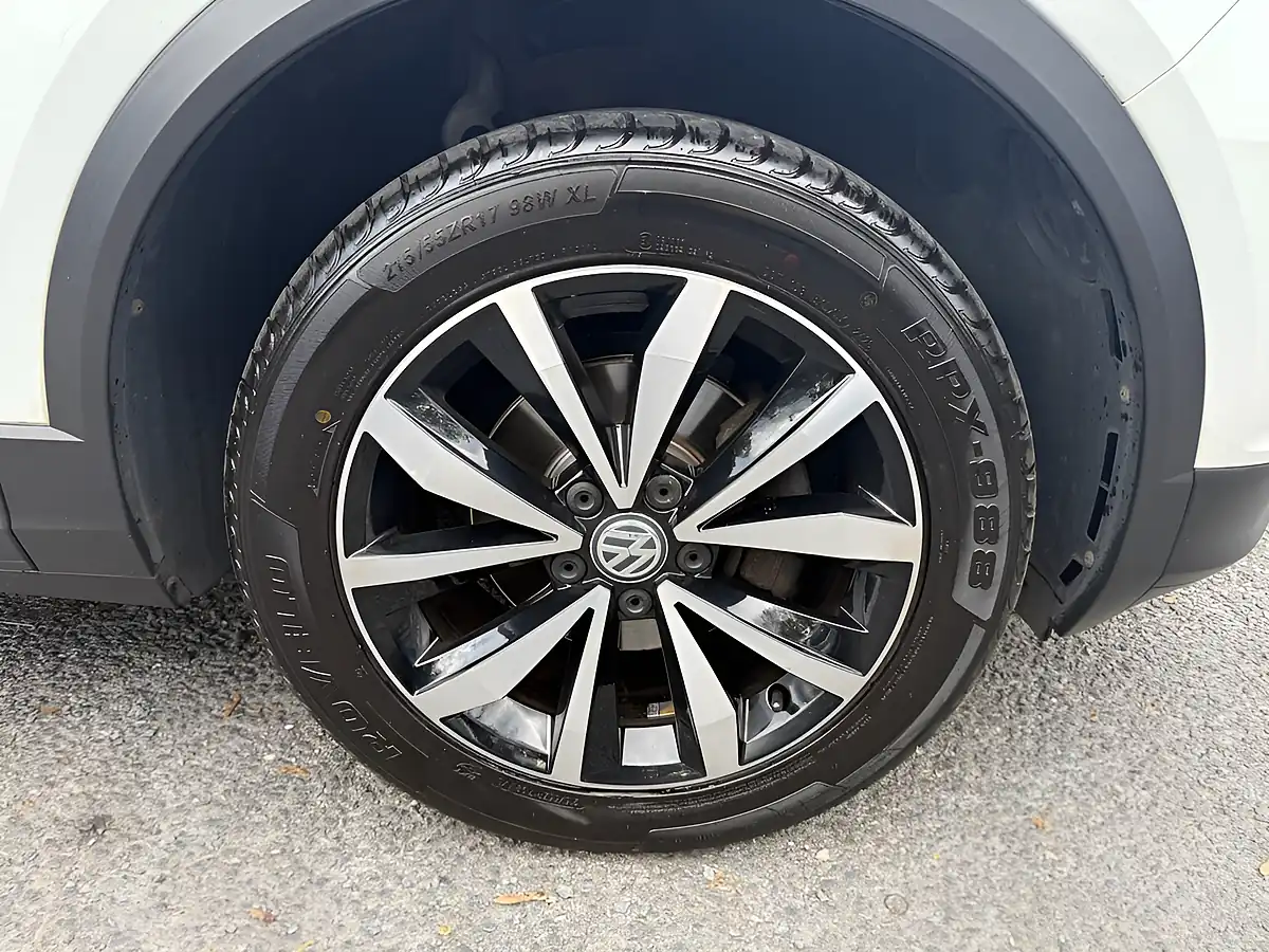 Used 2019 Volkswagen T-Roc Design White - Interior and Exterior details 9