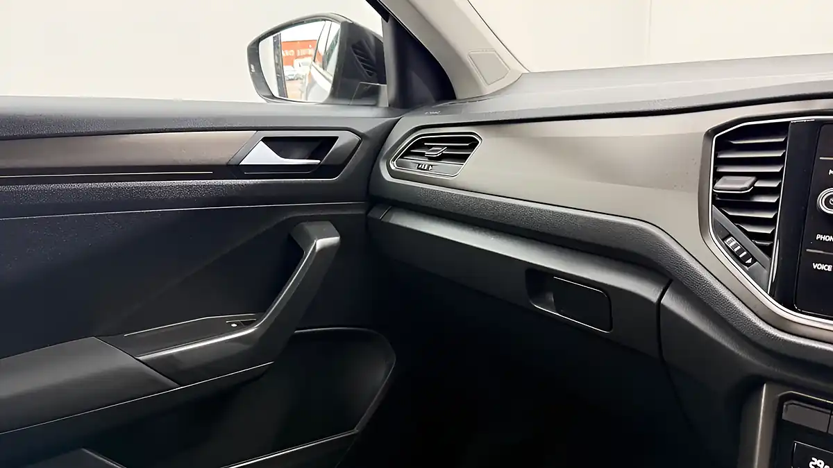 Used 2019 Volkswagen T-Roc Design White - Interior and Exterior details 15