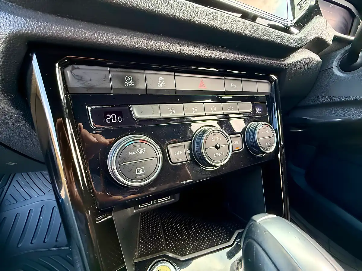 Used 2019 Volkswagen T-Roc R Grey - Interior and Exterior details 19