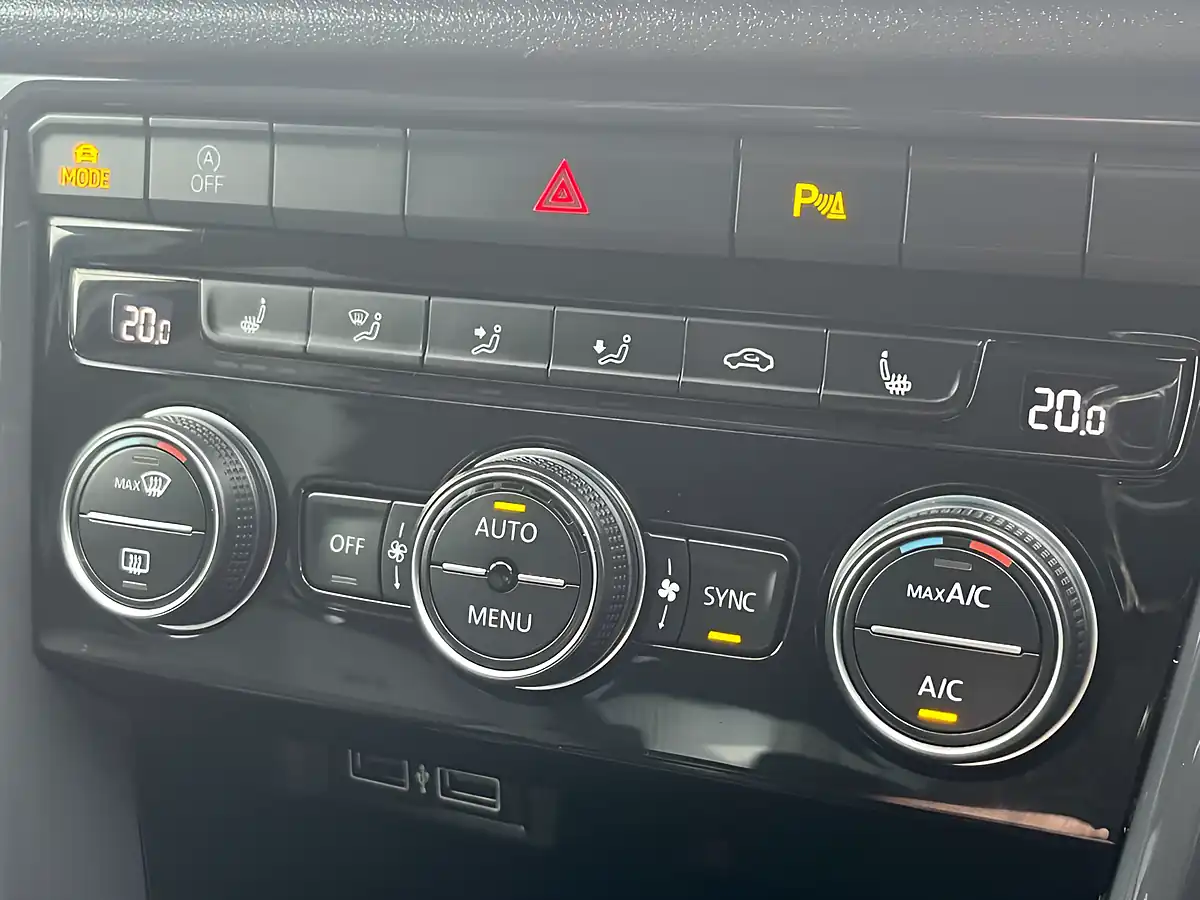 Used 2019 Volkswagen T-Roc R-Line Atlantic Blue - Interior and Exterior details 17