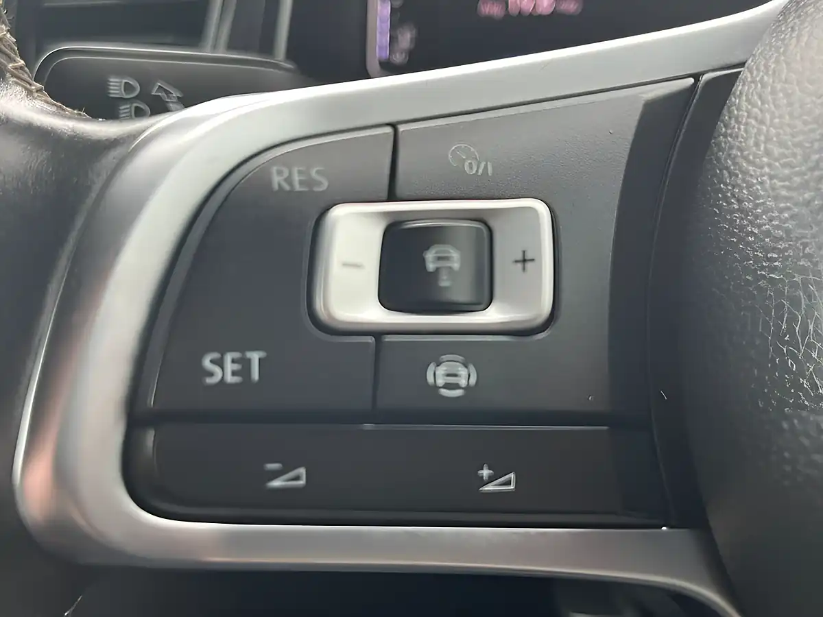 Used 2019 Volkswagen T-Roc R-Line Atlantic Blue - Interior and Exterior details 18