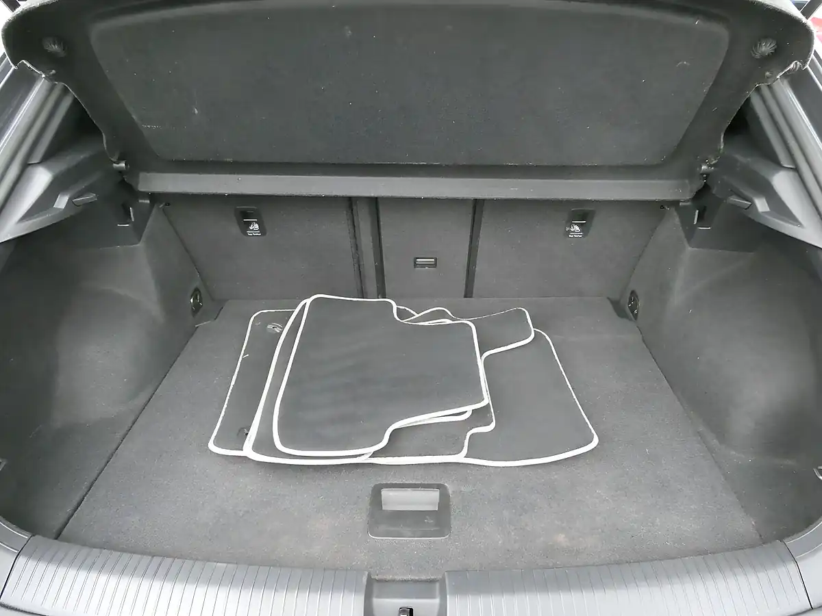 Used 2019 Volkswagen T-Roc R-Line Grey - Interior and Exterior details 14