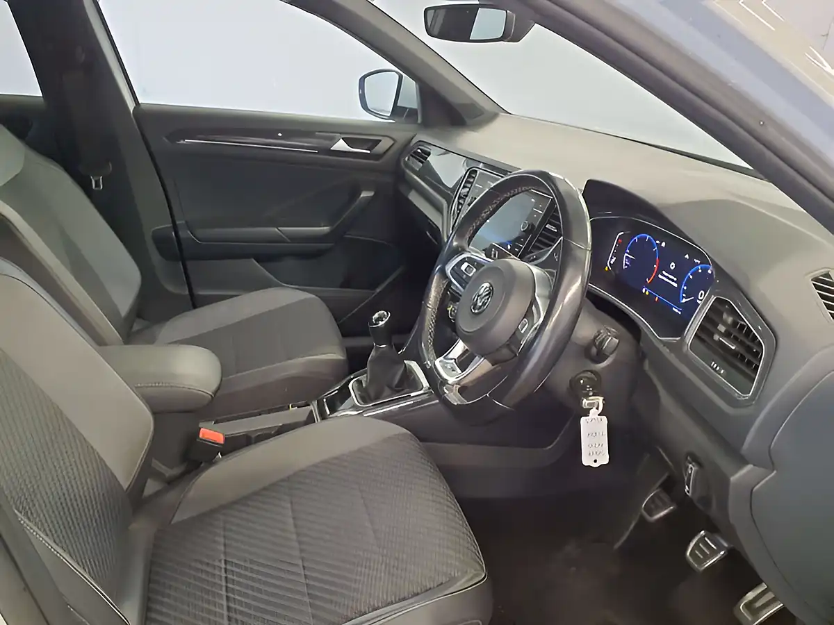 Used 2019 Volkswagen T-Roc R-Line Pure White - Interior and Exterior details 10