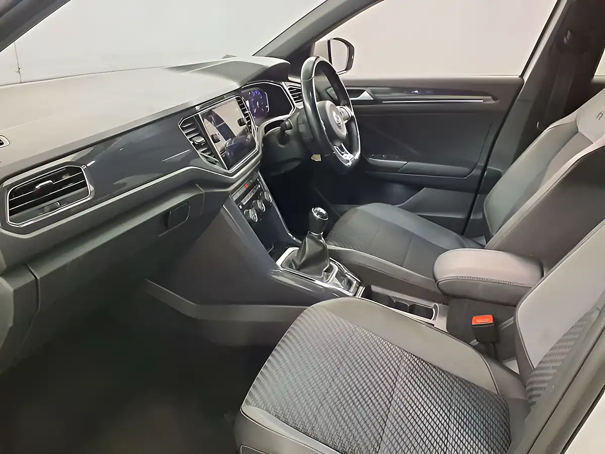 Used 2019 Volkswagen T-Roc R-Line Pure White - Interior and Exterior details 11