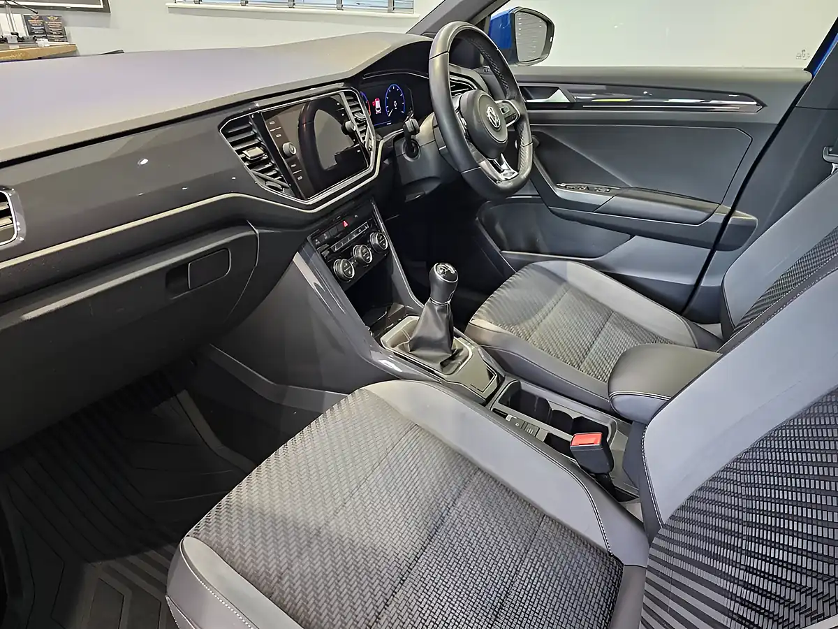 Used 2019 Volkswagen T-Roc R-Line Ravenna Blue - Interior and Exterior details 16