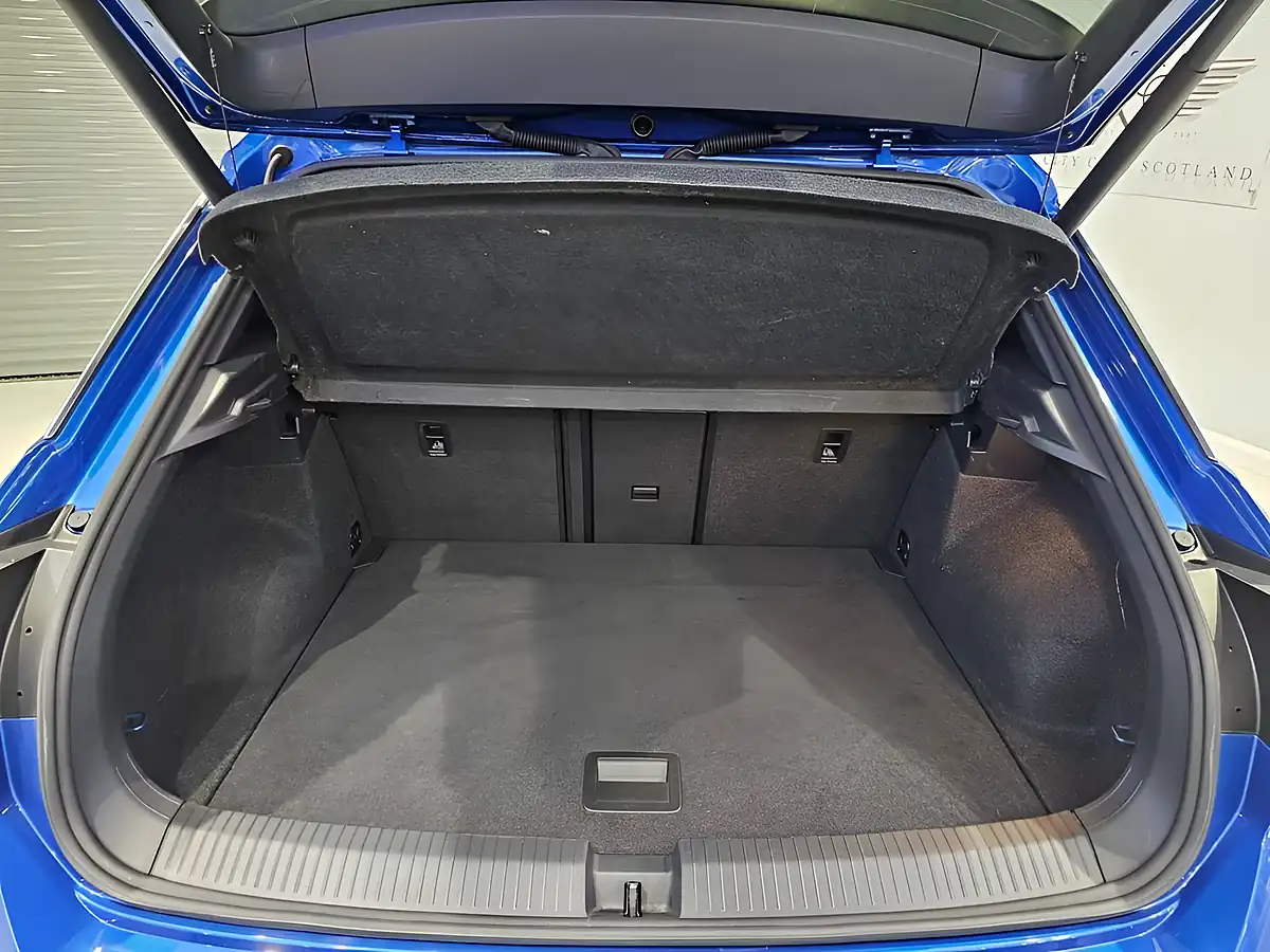 Used 2019 Volkswagen T-Roc R-Line Ravenna Blue - Interior and Exterior details 18