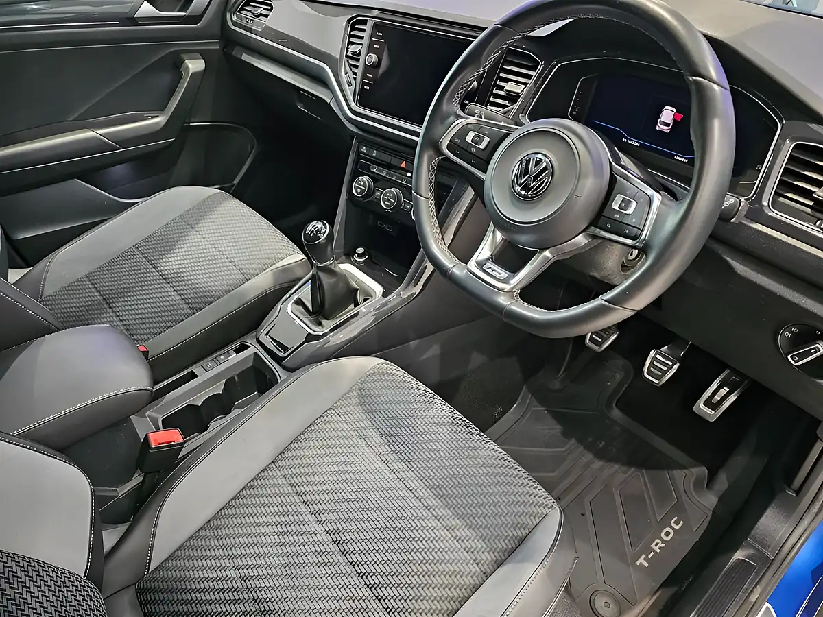 Used 2019 Volkswagen T-Roc R-Line Ravenna Blue - Interior and Exterior details 9