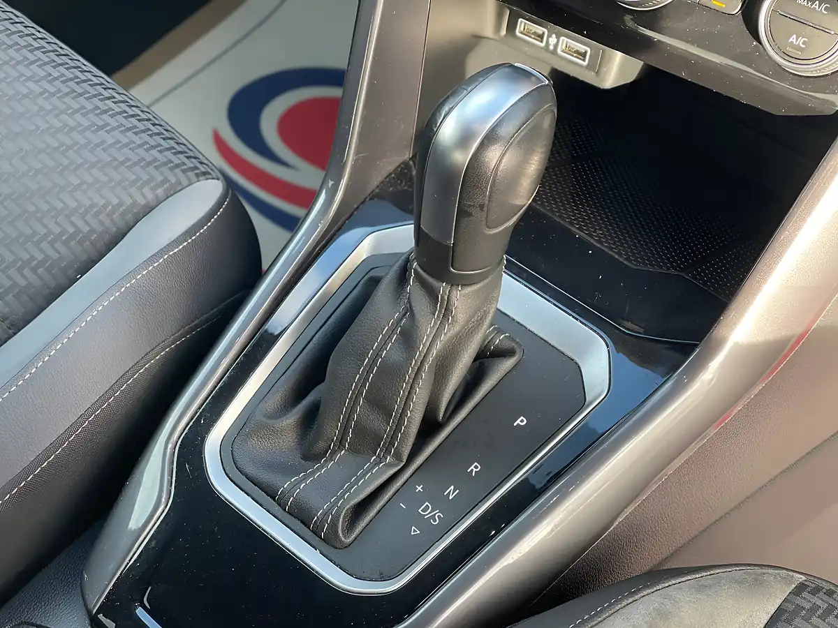 Used 2019 Volkswagen T-Roc R-Line Red - Interior and Exterior details 17