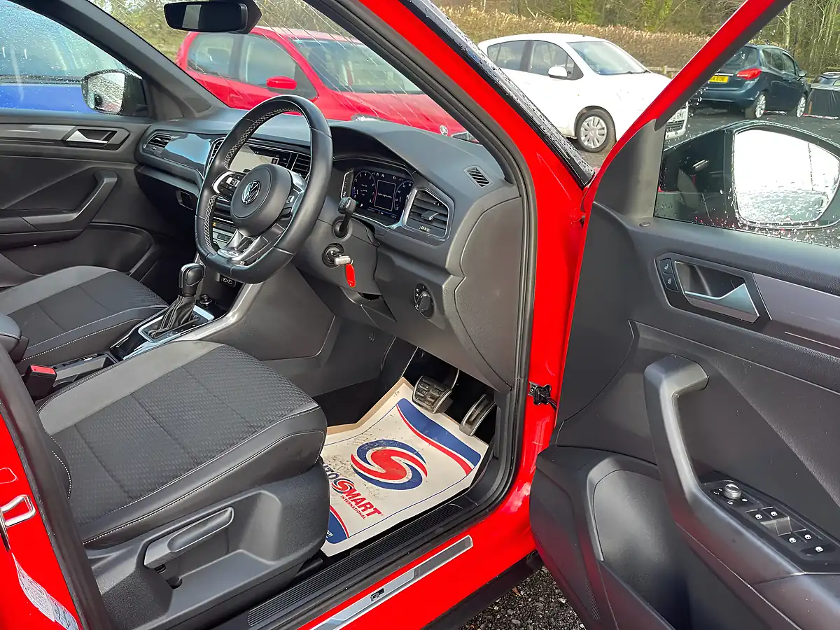Used 2019 Volkswagen T-Roc R-Line Red - Interior and Exterior details 9