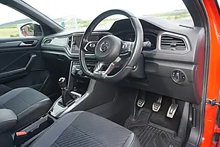 Used 2019 Volkswagen T-Roc R-Line Red - Interior and Exterior details 11