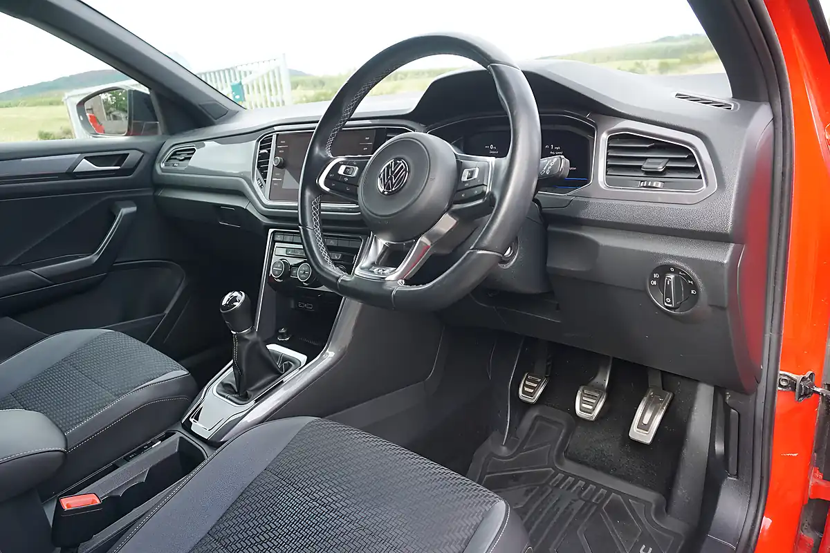 Used 2019 Volkswagen T-Roc R-Line Red - Interior and Exterior details 11