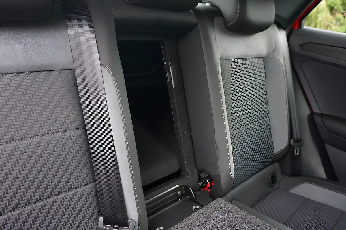Used 2019 Volkswagen T-Roc R-Line Red - Interior and Exterior details 14