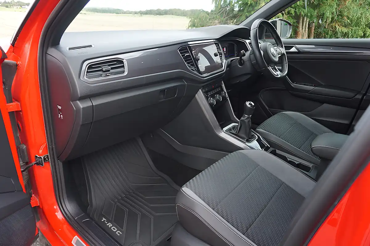 Used 2019 Volkswagen T-Roc R-Line Red - Interior and Exterior details 17