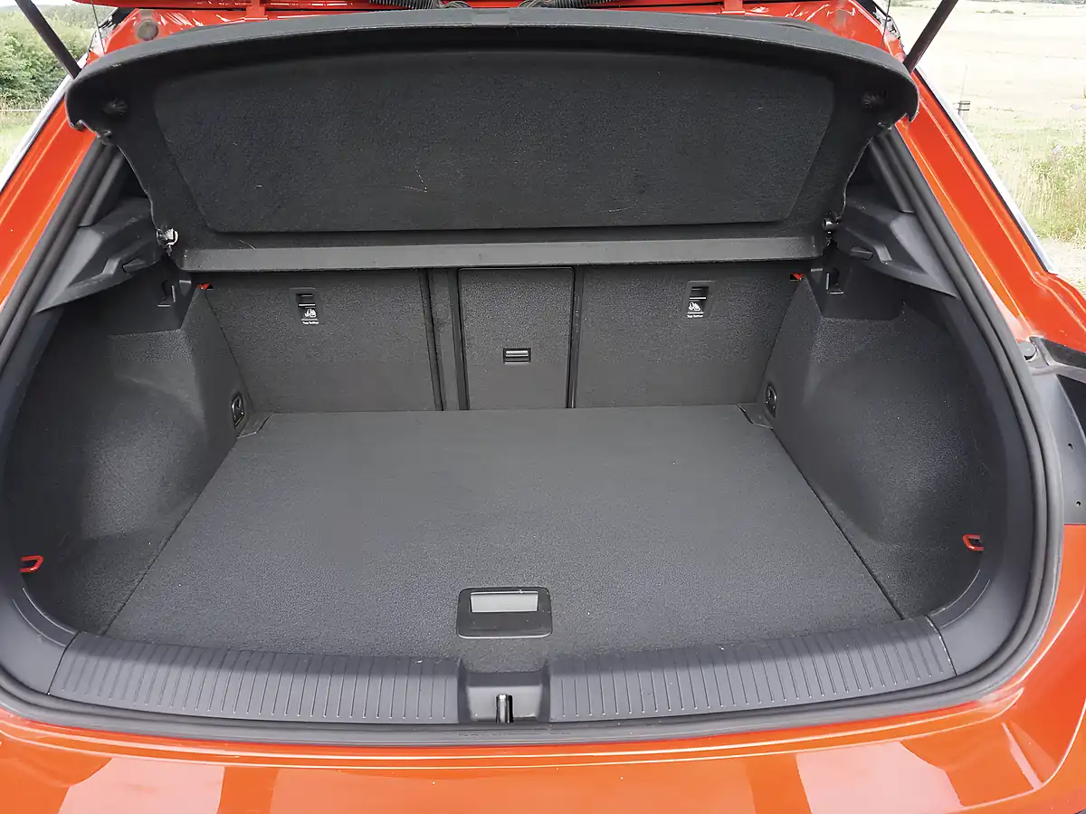Used 2019 Volkswagen T-Roc R-Line Red - Interior and Exterior details 19