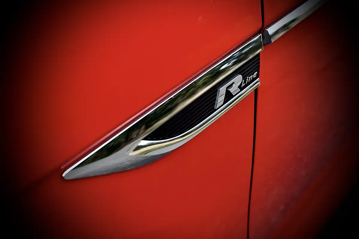 Used 2019 Volkswagen T-Roc R-Line Red - Interior and Exterior details 9