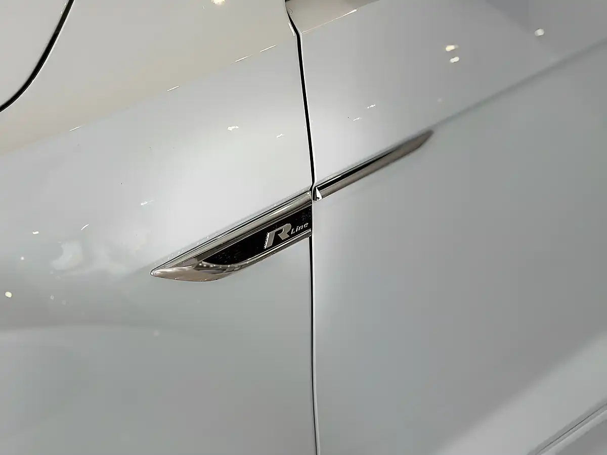 Used 2019 Volkswagen T-Roc R-Line Silver - Interior and Exterior details 5
