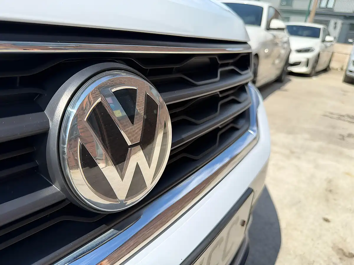 Used 2019 Volkswagen T-Roc R-Line Silver - Interior and Exterior details 9