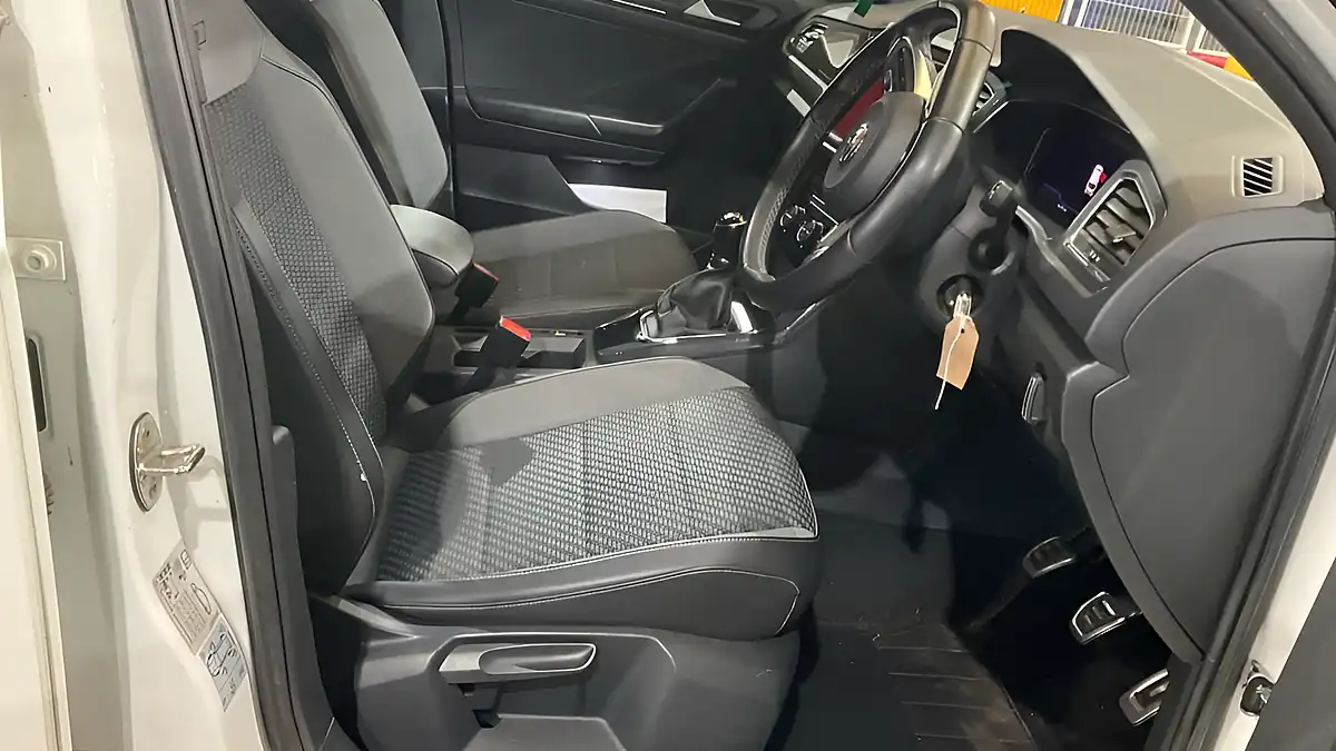Used 2019 Volkswagen T-Roc R-Line White - Interior and Exterior details 15