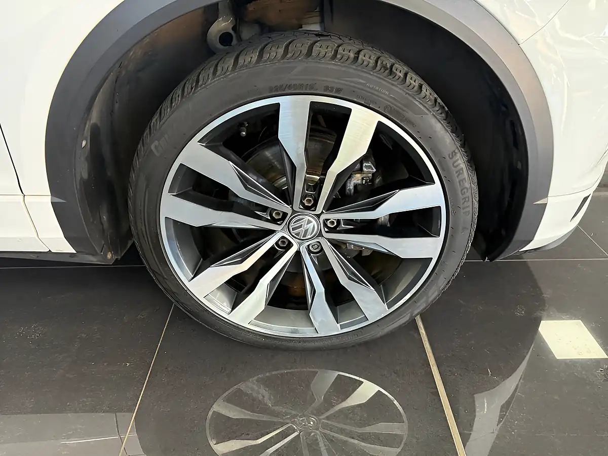 Used 2019 Volkswagen T-Roc R-Line White - Interior and Exterior details 17