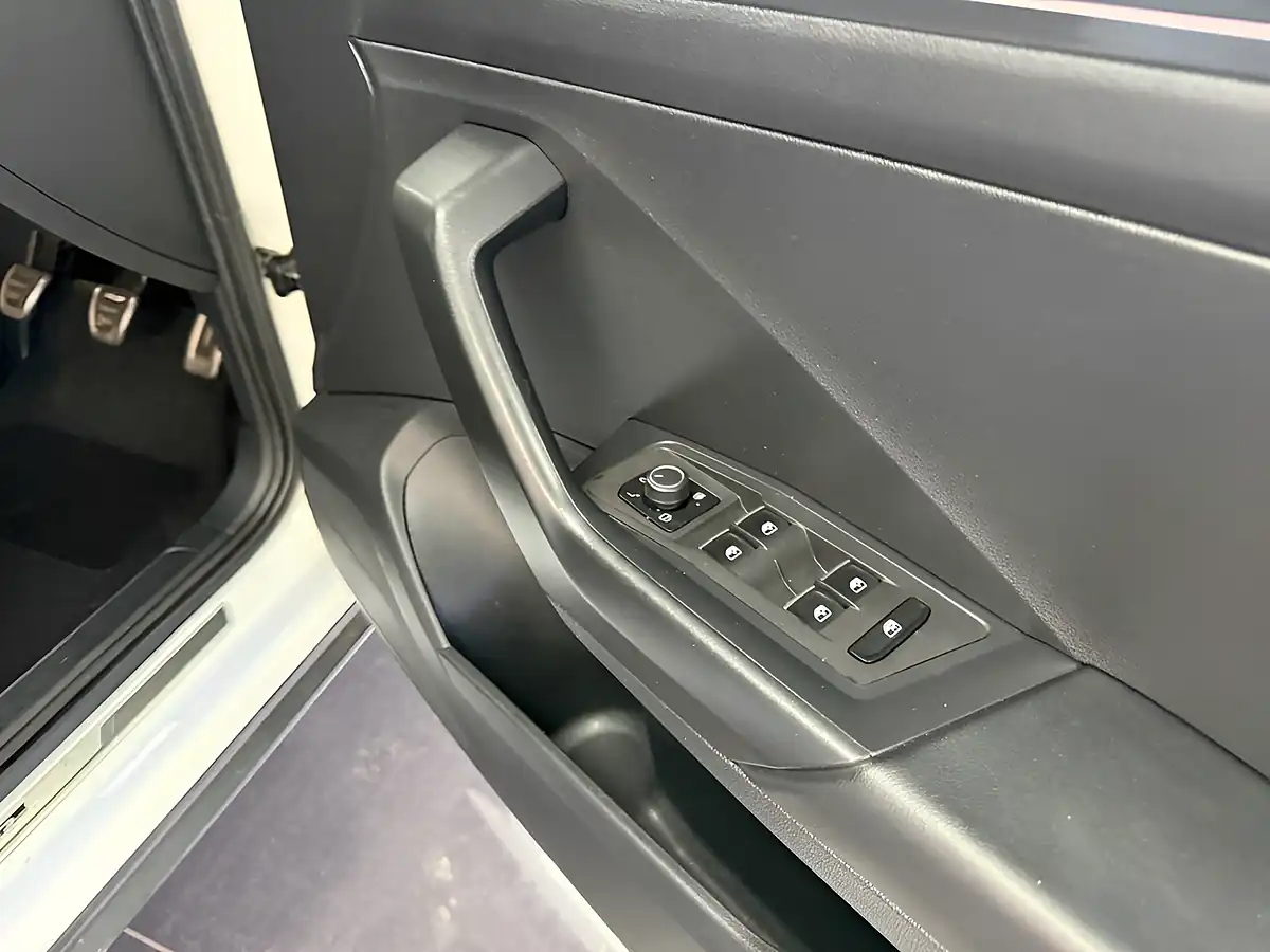 Used 2019 Volkswagen T-Roc R-Line White - Interior and Exterior details 20
