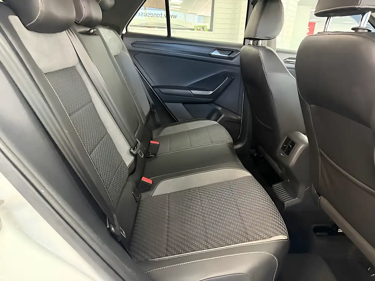 Used 2019 Volkswagen T-Roc R-Line White - Interior and Exterior details 5