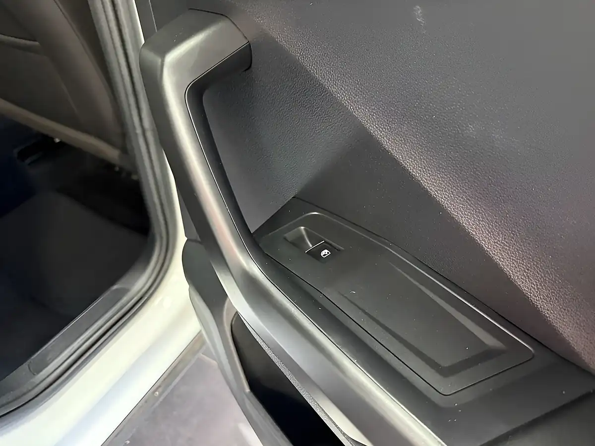 Used 2019 Volkswagen T-Roc R-Line White - Interior and Exterior details 6