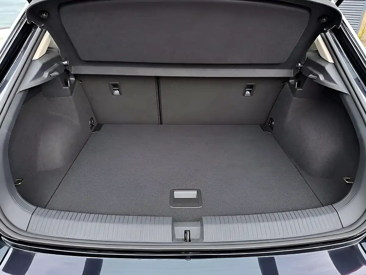 Used 2019 Volkswagen T-Roc S Black - Interior and Exterior details 14