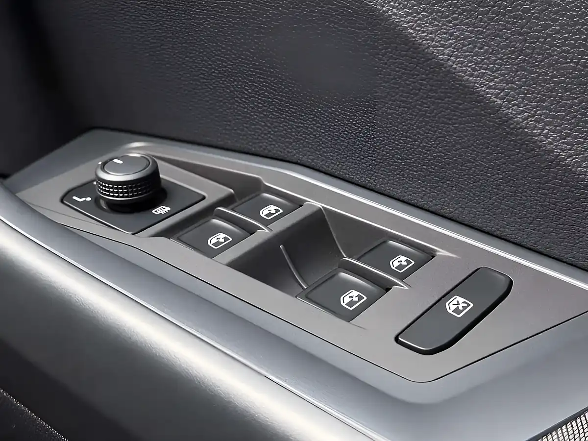 Used 2019 Volkswagen T-Roc S Black - Interior and Exterior details 18
