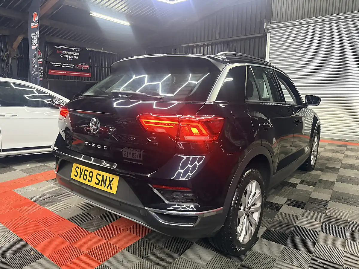 Used 2019 Volkswagen T-Roc Se Black - Interior and Exterior details 11