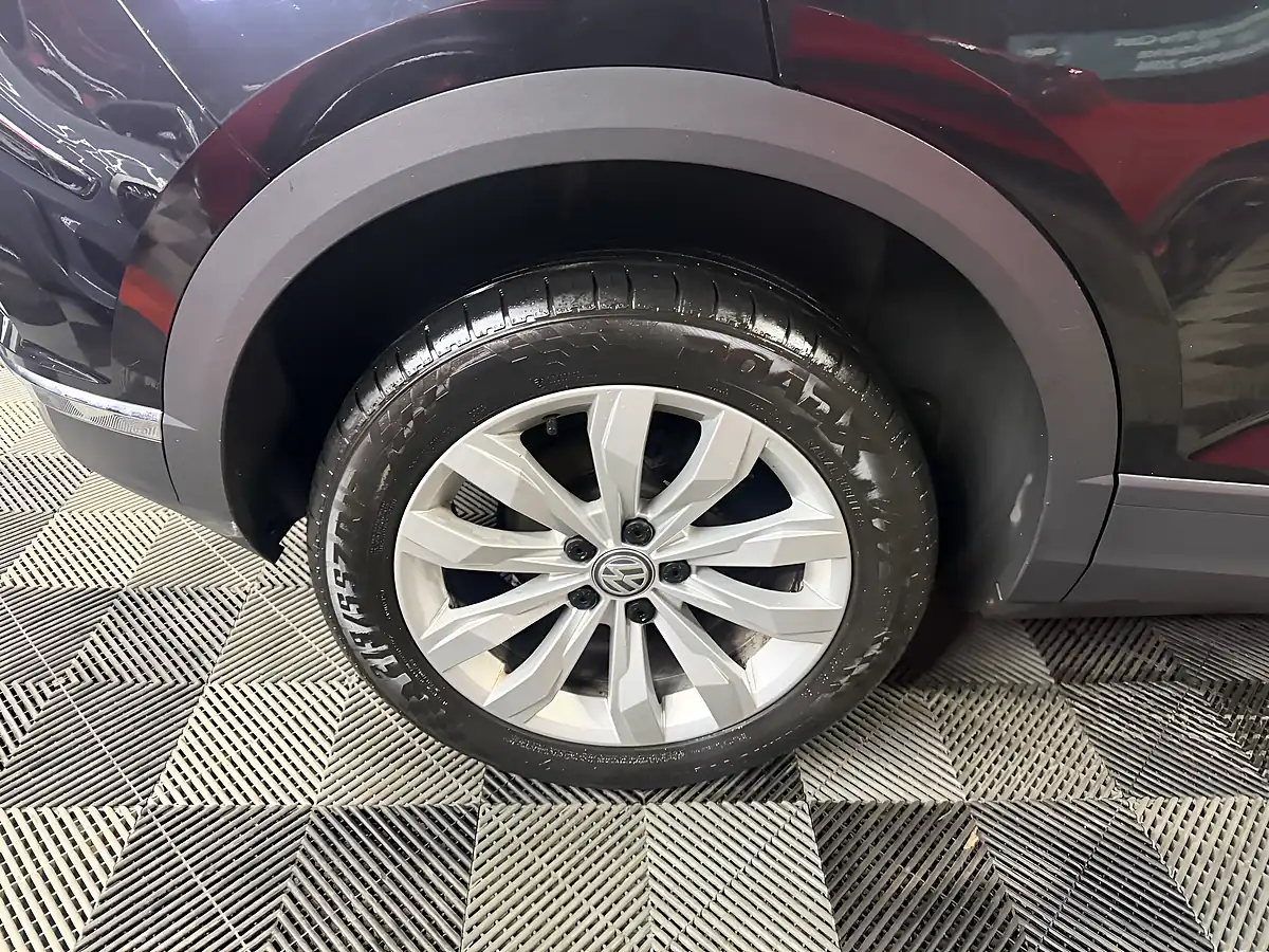Used 2019 Volkswagen T-Roc Se Black - Interior and Exterior details 12