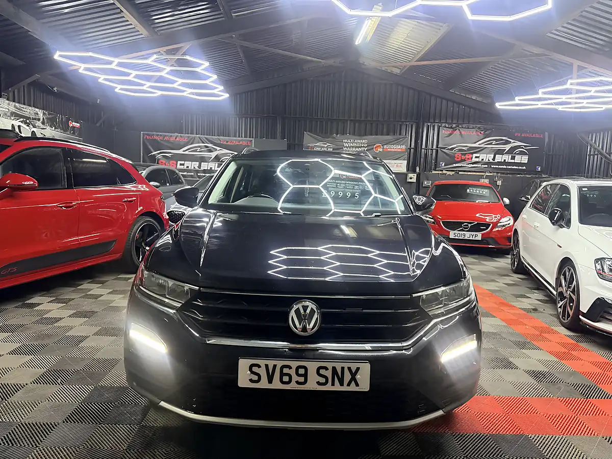 Used 2019 Volkswagen T-Roc Se Black - Interior and Exterior details 4