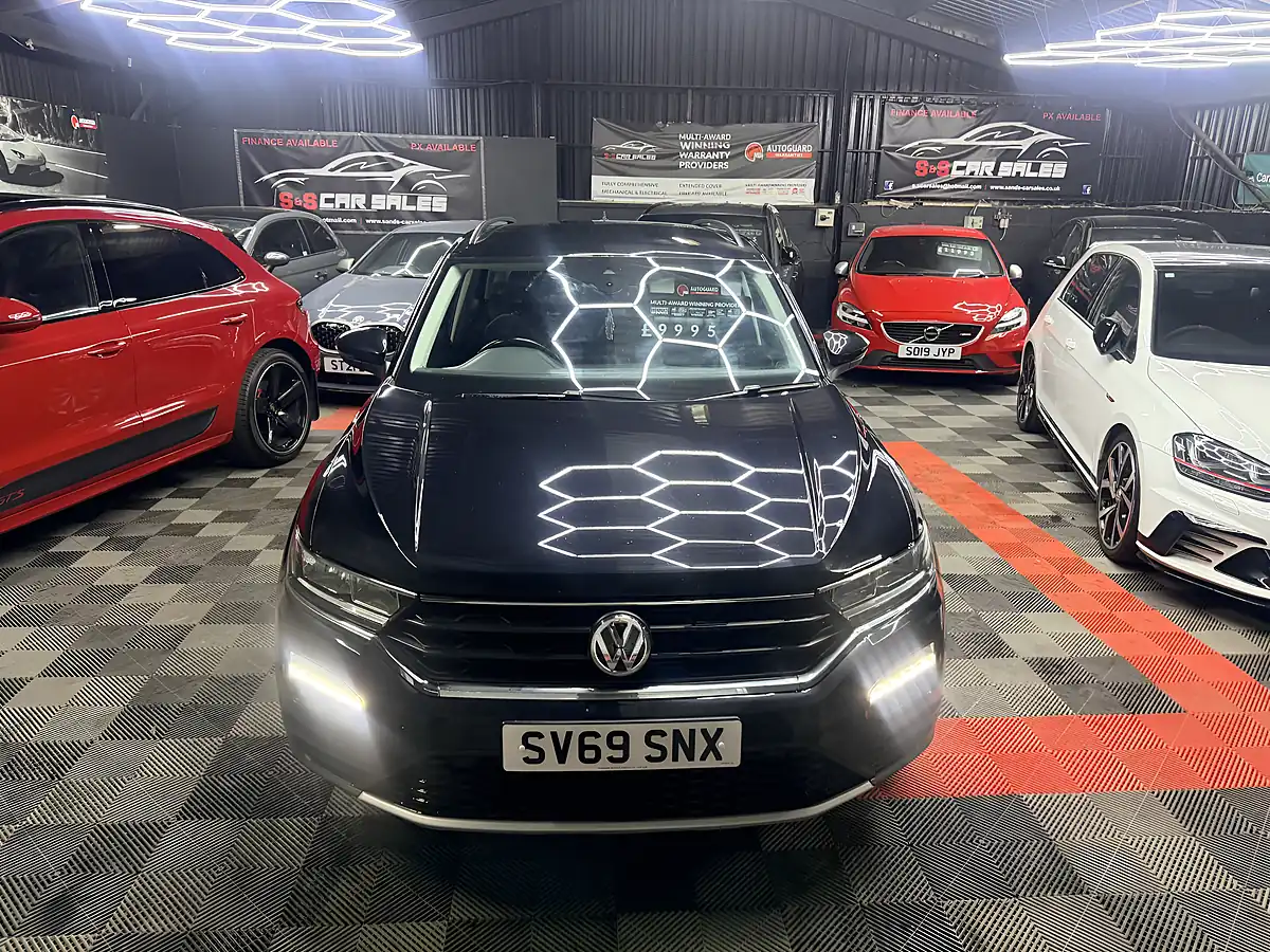 Used 2019 Volkswagen T-Roc Se Black - Interior and Exterior details 5