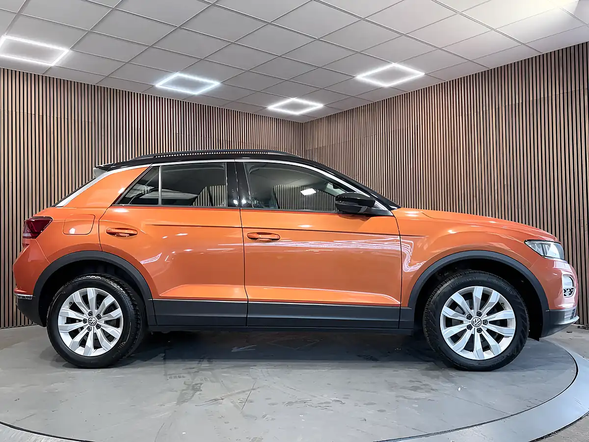 Used 2019 Volkswagen T-Roc Se Orange - Interior and Exterior details 9