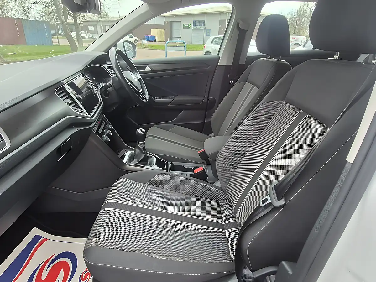 Used 2019 Volkswagen T-Roc Se White - Interior and Exterior details 12