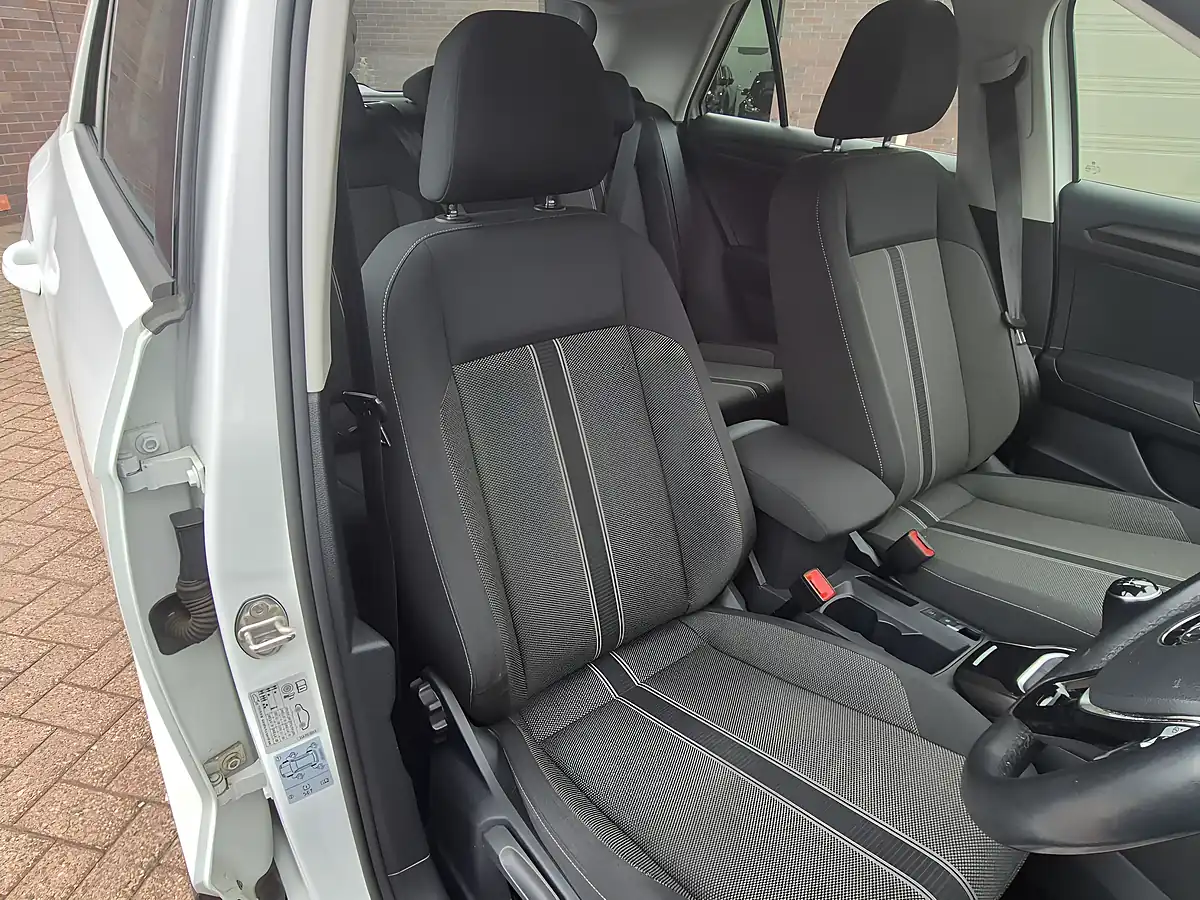 Used 2019 Volkswagen T-Roc Se White - Interior and Exterior details 14