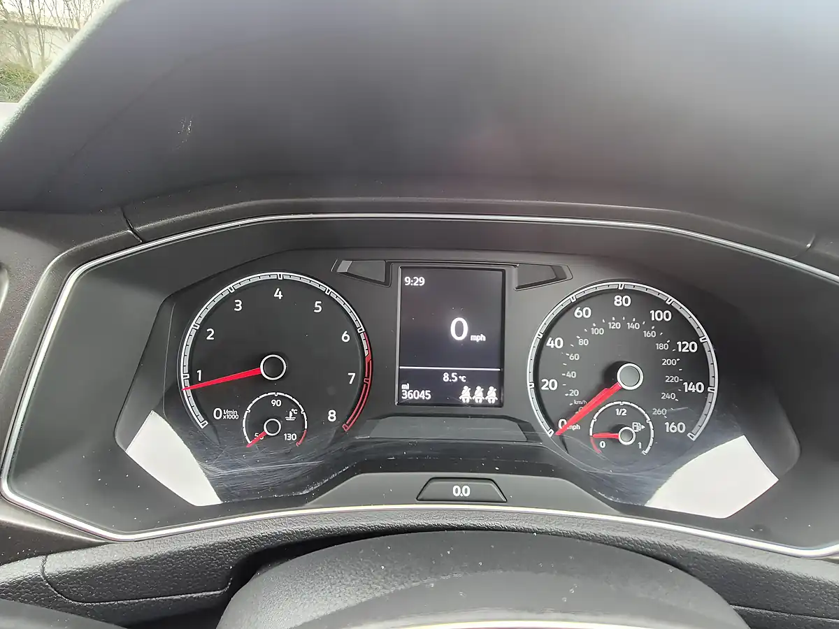 Used 2019 Volkswagen T-Roc Se White - Interior and Exterior details 15