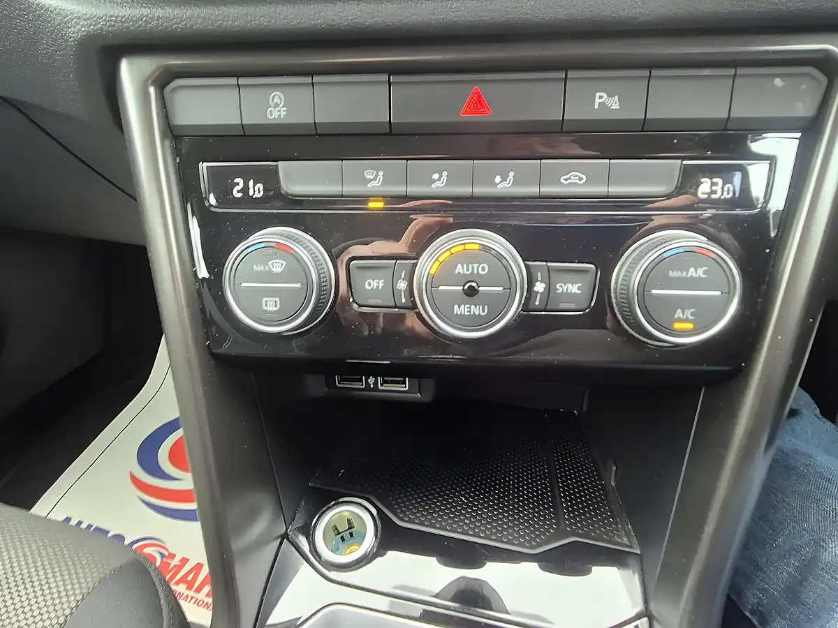 Used 2019 Volkswagen T-Roc Se White - Interior and Exterior details 18