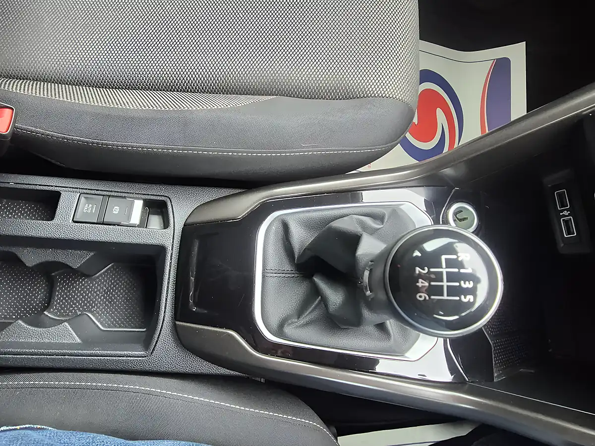 Used 2019 Volkswagen T-Roc Se White - Interior and Exterior details 19