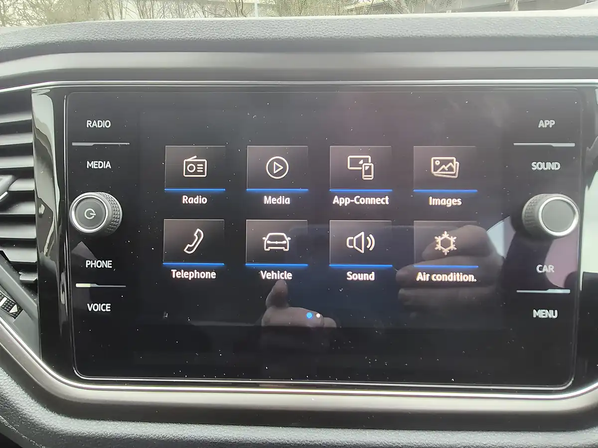 Used 2019 Volkswagen T-Roc Se White - Interior and Exterior details 20