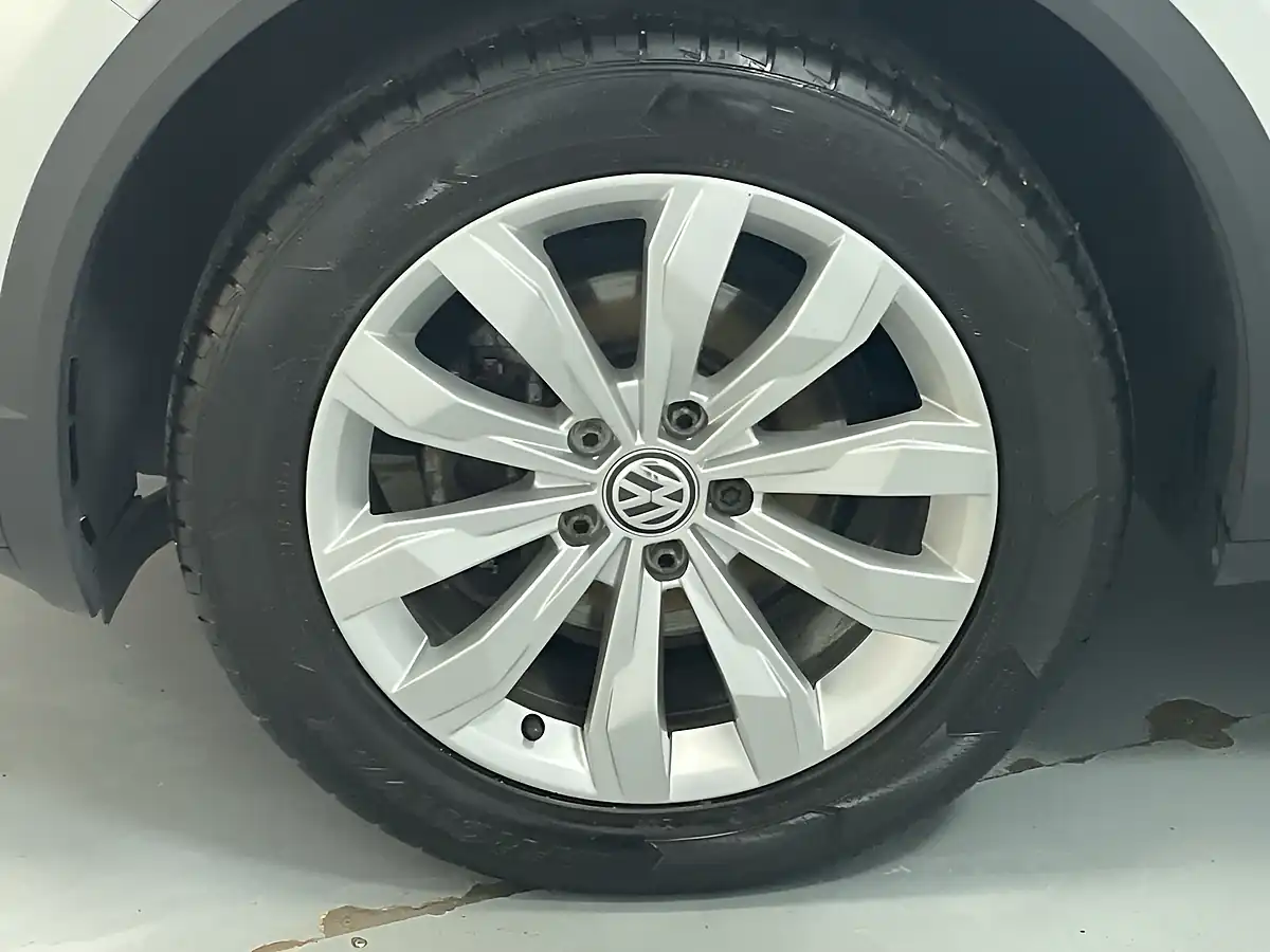 Used 2019 Volkswagen T-Roc Se White - Interior and Exterior details 12