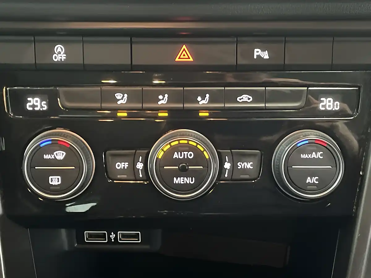 Used 2019 Volkswagen T-Roc Se White - Interior and Exterior details 15
