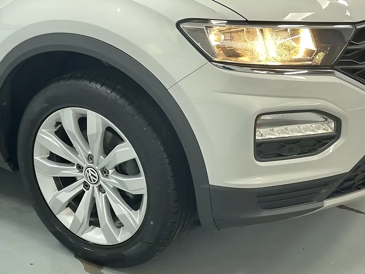 Used 2019 Volkswagen T-Roc Se White - Interior and Exterior details 5