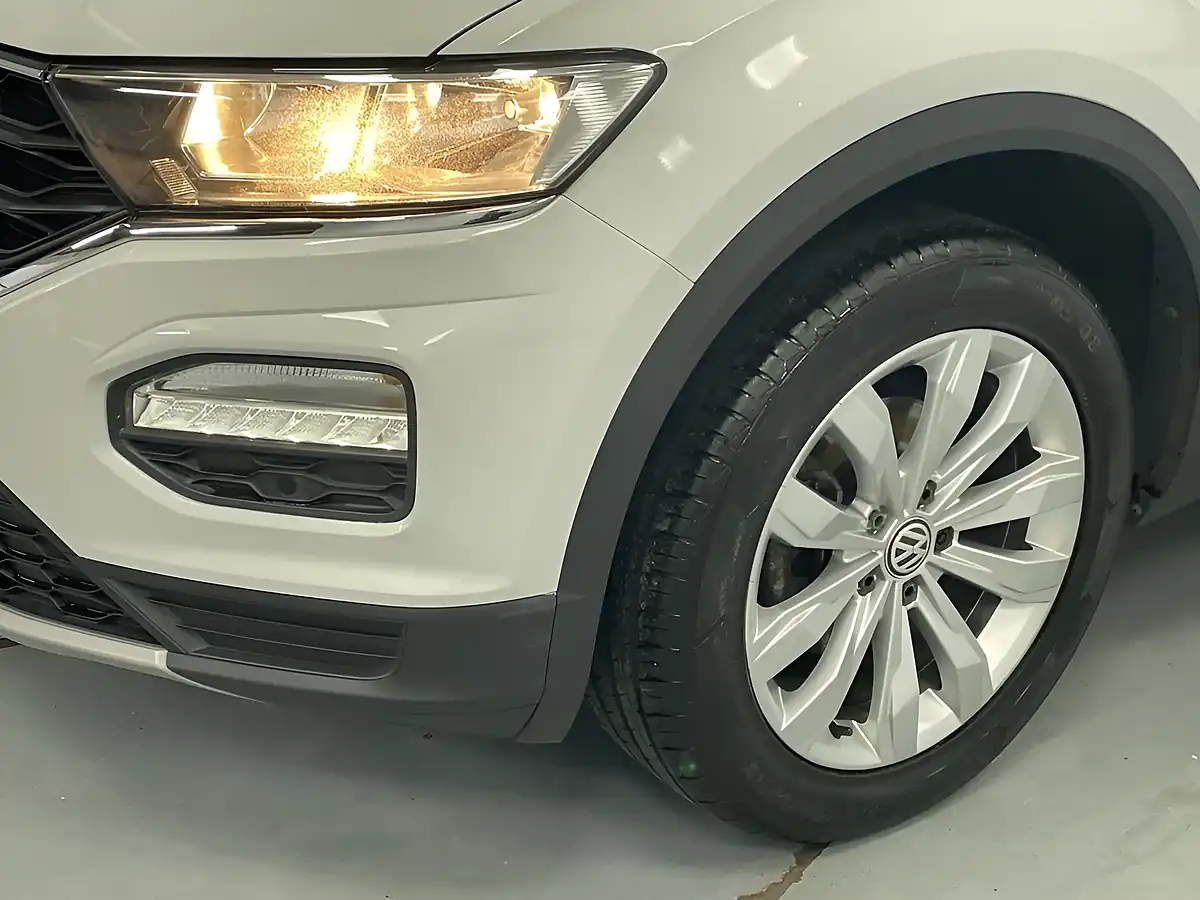 Used 2019 Volkswagen T-Roc Se White - Interior and Exterior details 9