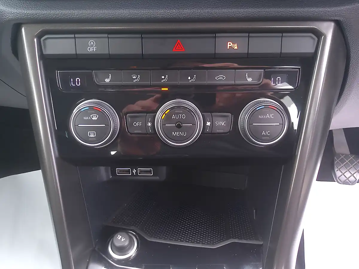 Used 2019 Volkswagen T-Roc Se White - Interior and Exterior details 14