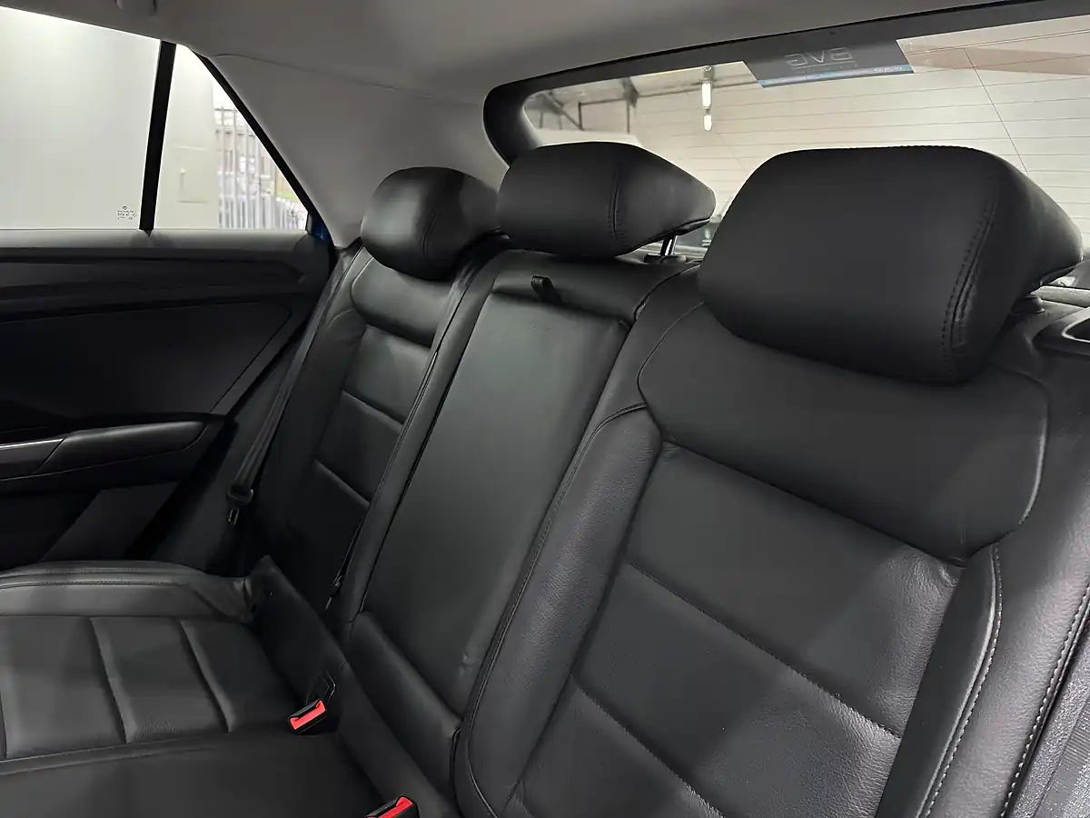 Used 2019 Volkswagen T-Roc Sel Blue - Interior and Exterior details 18