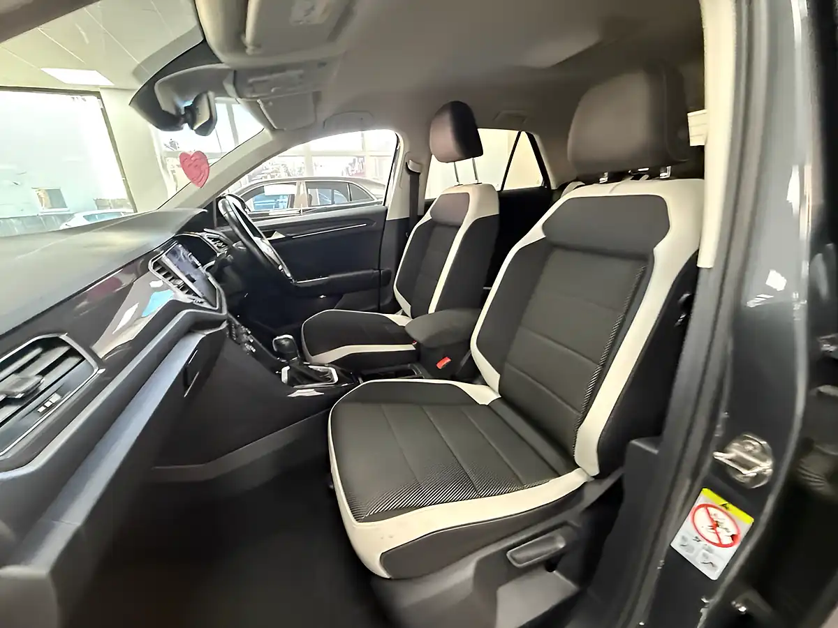Used 2019 Volkswagen T-Roc Sel Grey - Interior and Exterior details 17